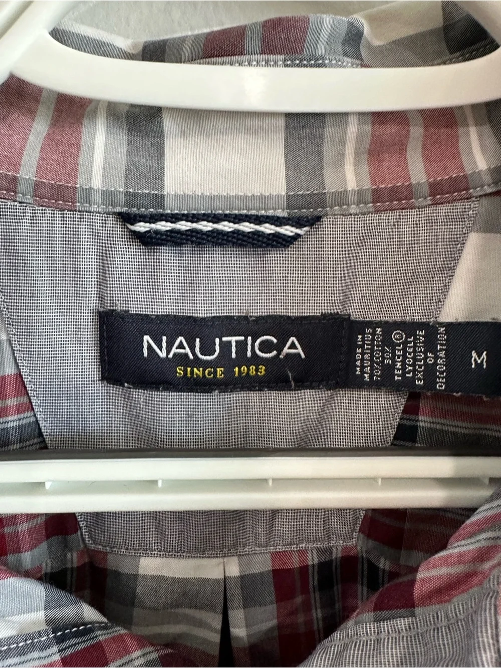 Nautica Men’s Plaid Button Front Shirt Medium Red Gray White Cotton Lyocell